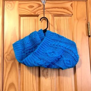 Knit Cowl-Neck Scarf 🧣